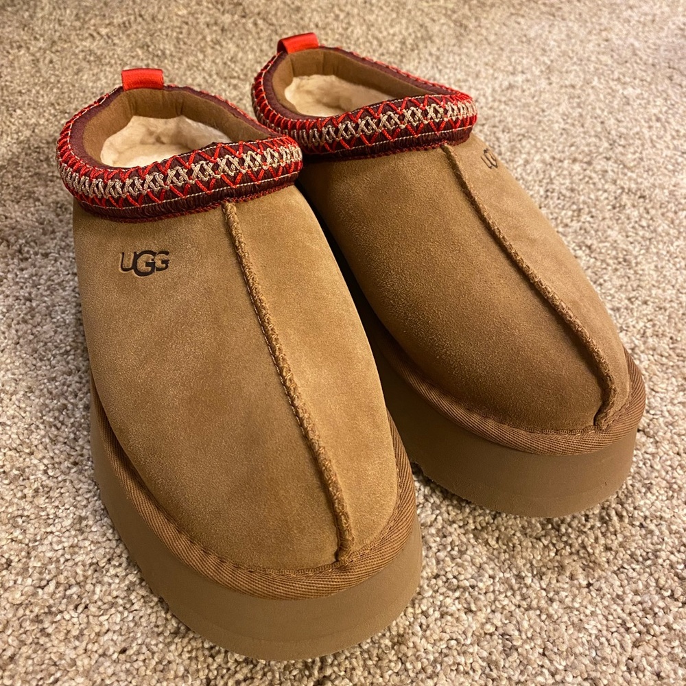 UGG TAZZ SLIPPER SIZE 8